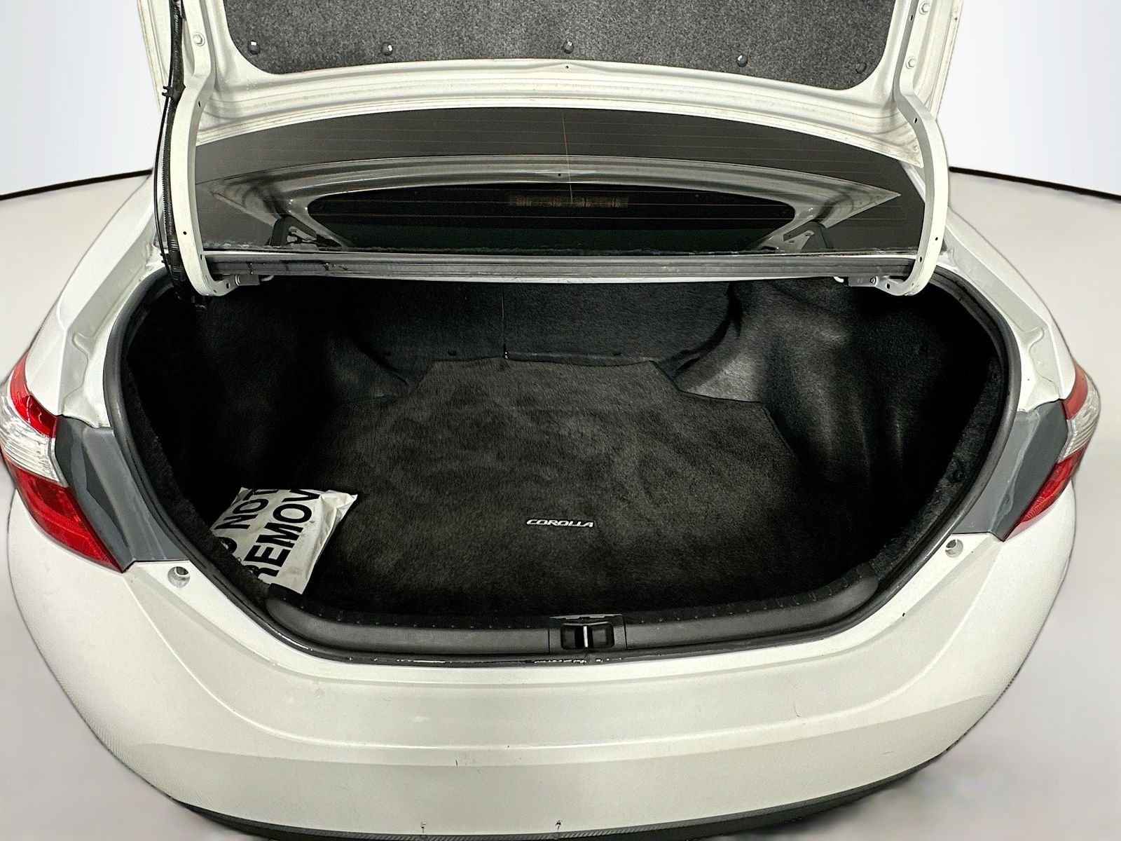 Used 2015 Super White Toyota LE image 24