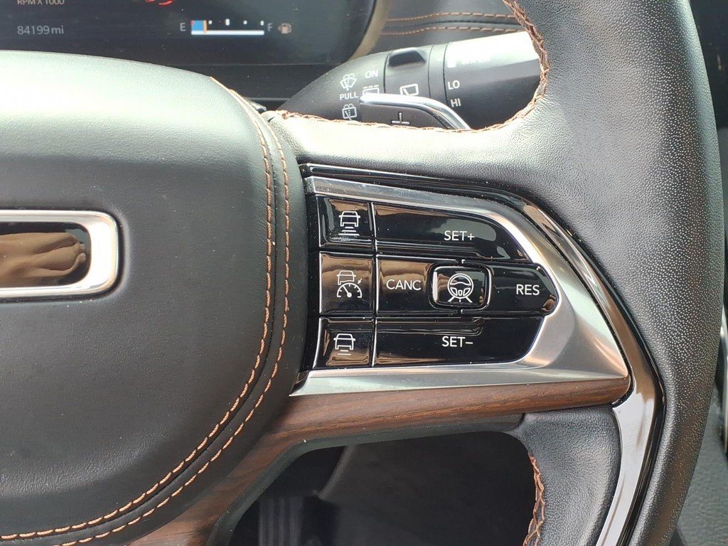 Used 2023 Diamond Black C Jeep SUMMIT image 13