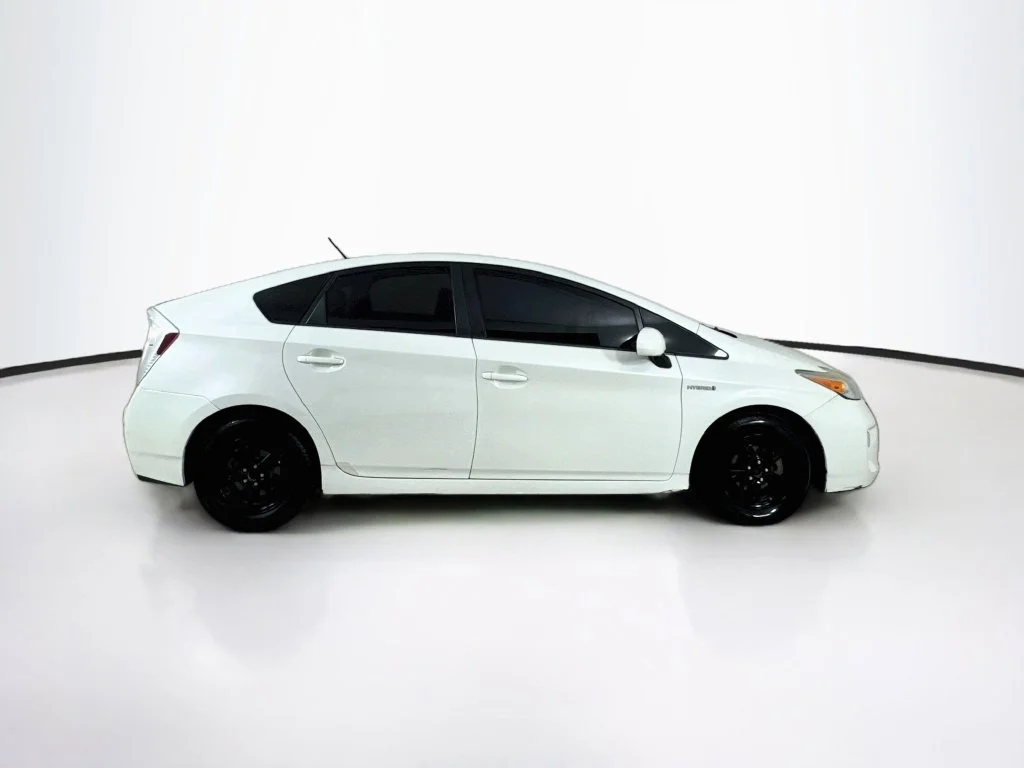Used 2015 Blizzard Pearl Toyota Two image 8