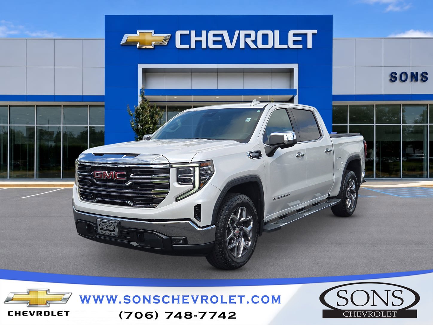 Used 2023 White Frost Tricoat GMC SLT image 1