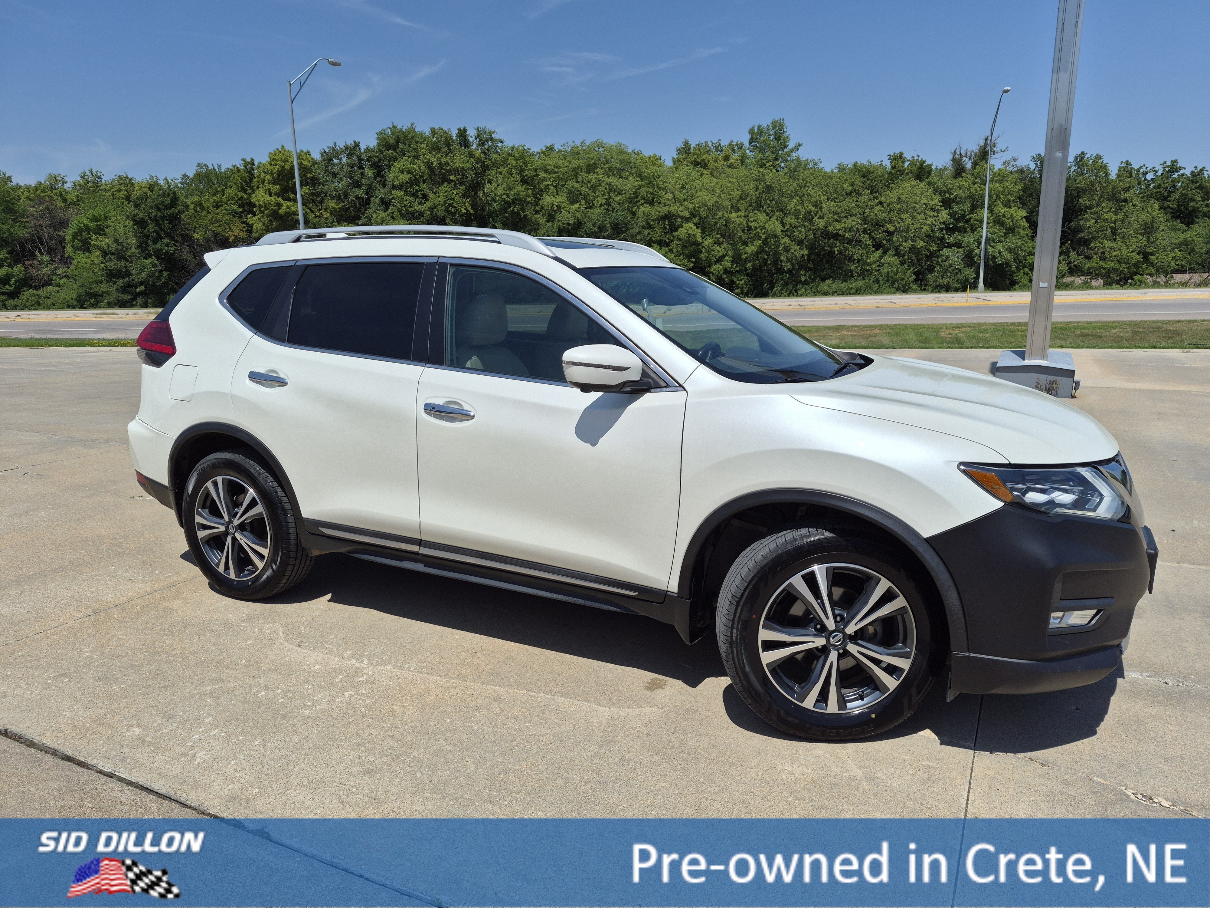 Used 2017 Pearl White Nissan SL image 14