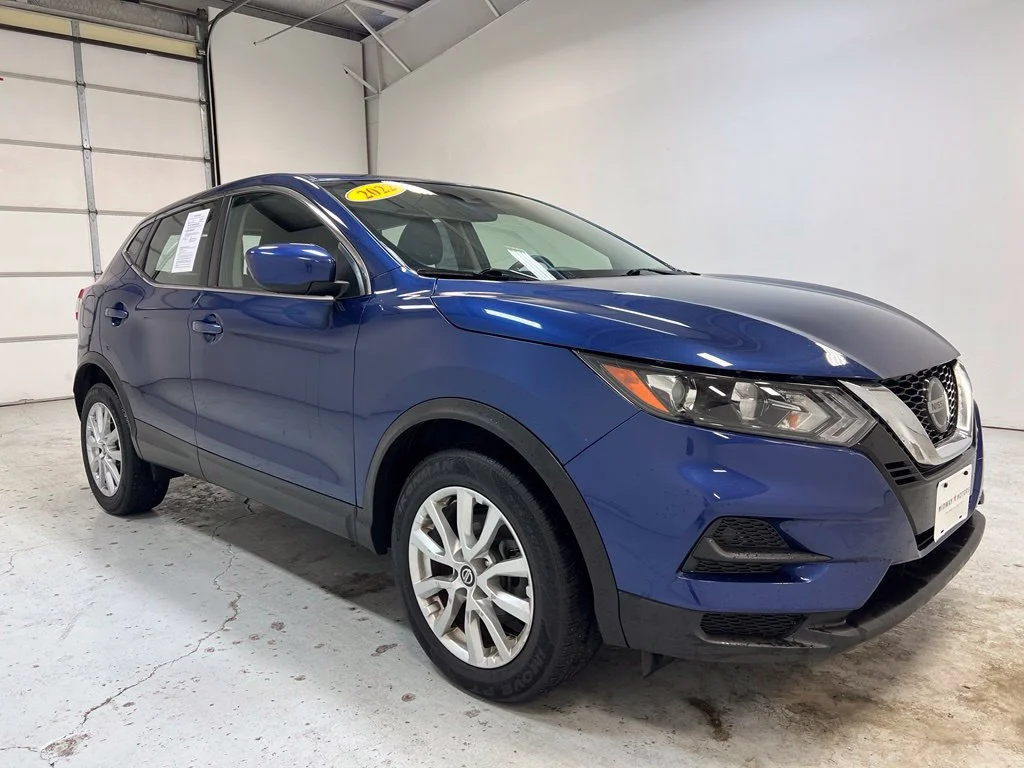 Used 2022 Blue Nissan S image 8