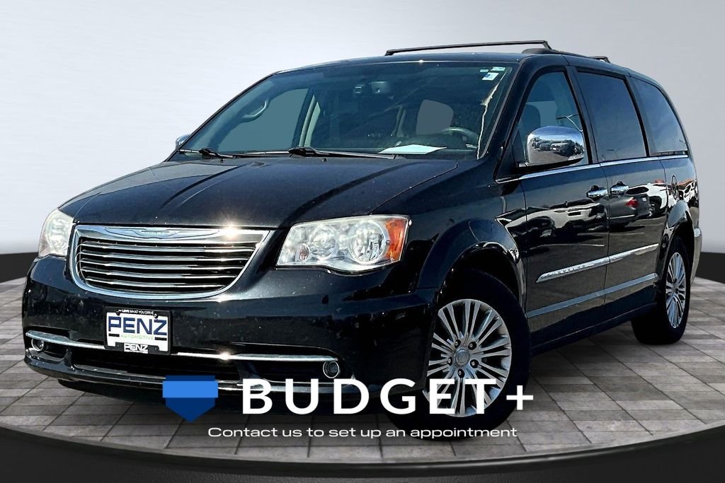 2014 Chrysler Town & Country Touring-L's photo