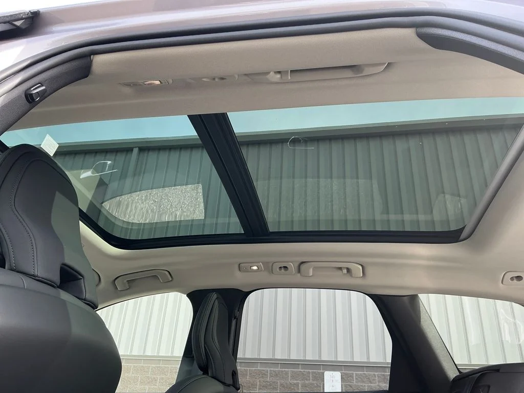 2026 Volvo XC60 Plus - Photo 15