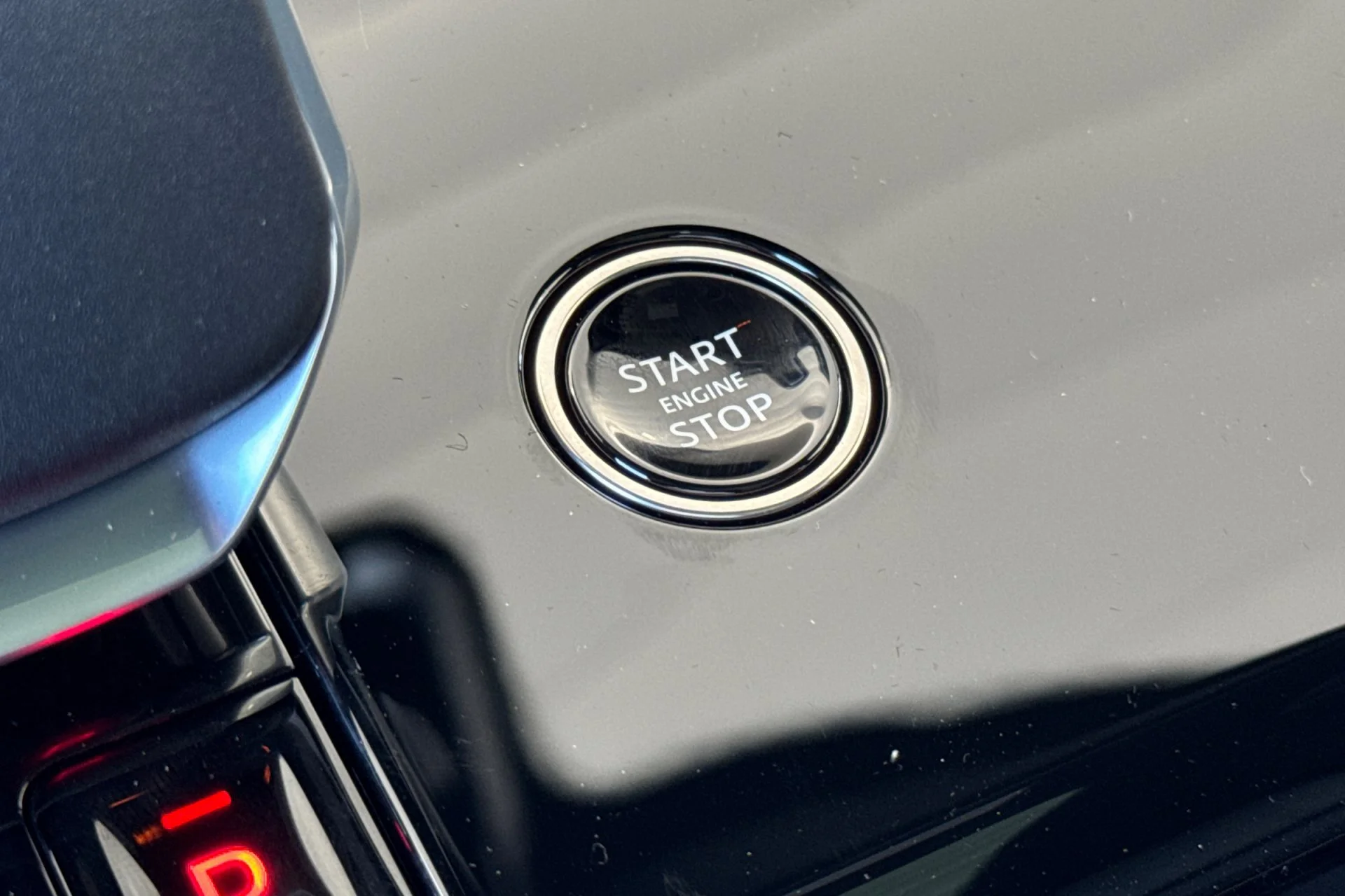 New 2026 Santorini Black Land Rover Dynamic SE image 25