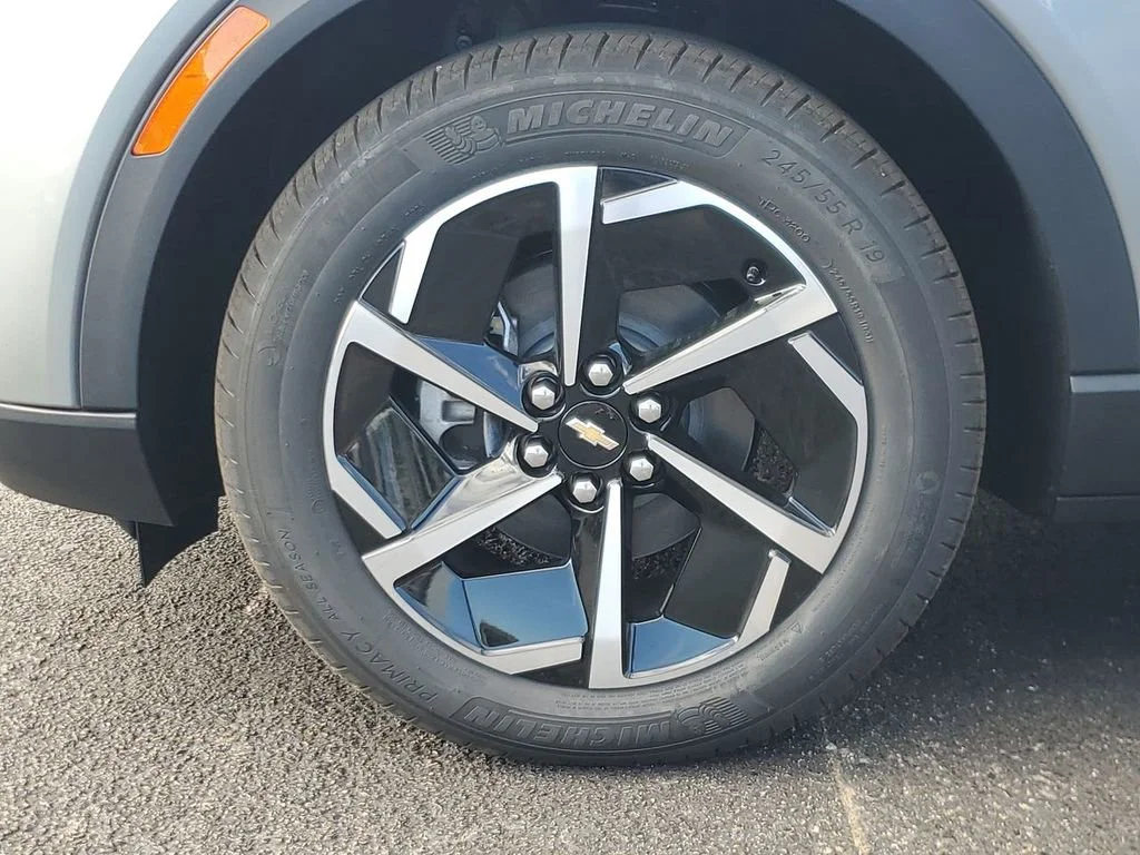 New 2026 Sterling Gray Metallic Chevrolet LT image 32