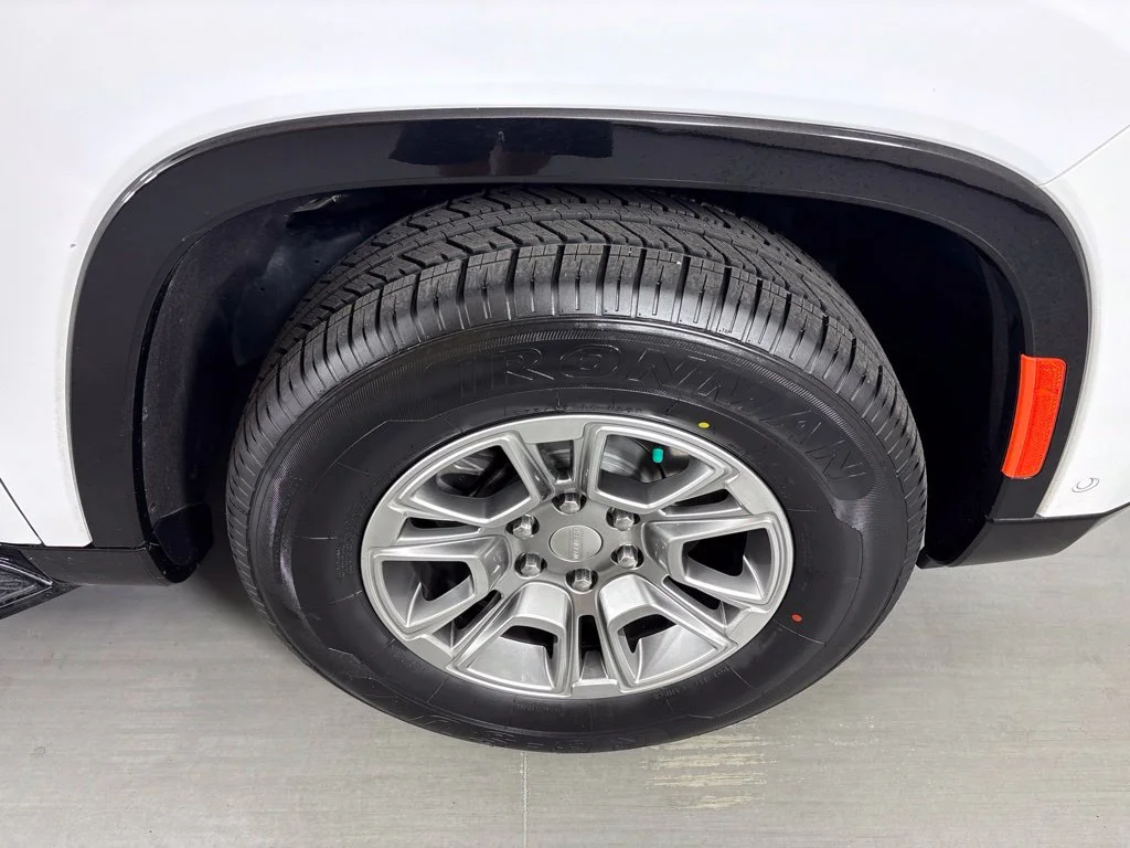 Used 2023 White Jeep Base image 11