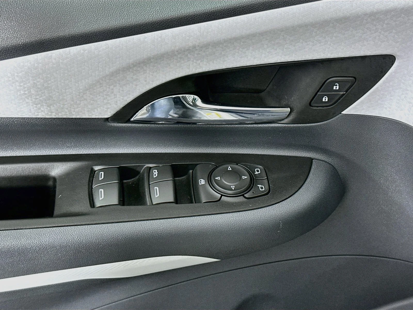 Used 2019 Silver Ice Metallic Chevrolet Premier image 18