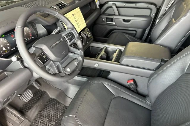 New 2026 Santorini Black Land Rover X-Dynamic SE image 9