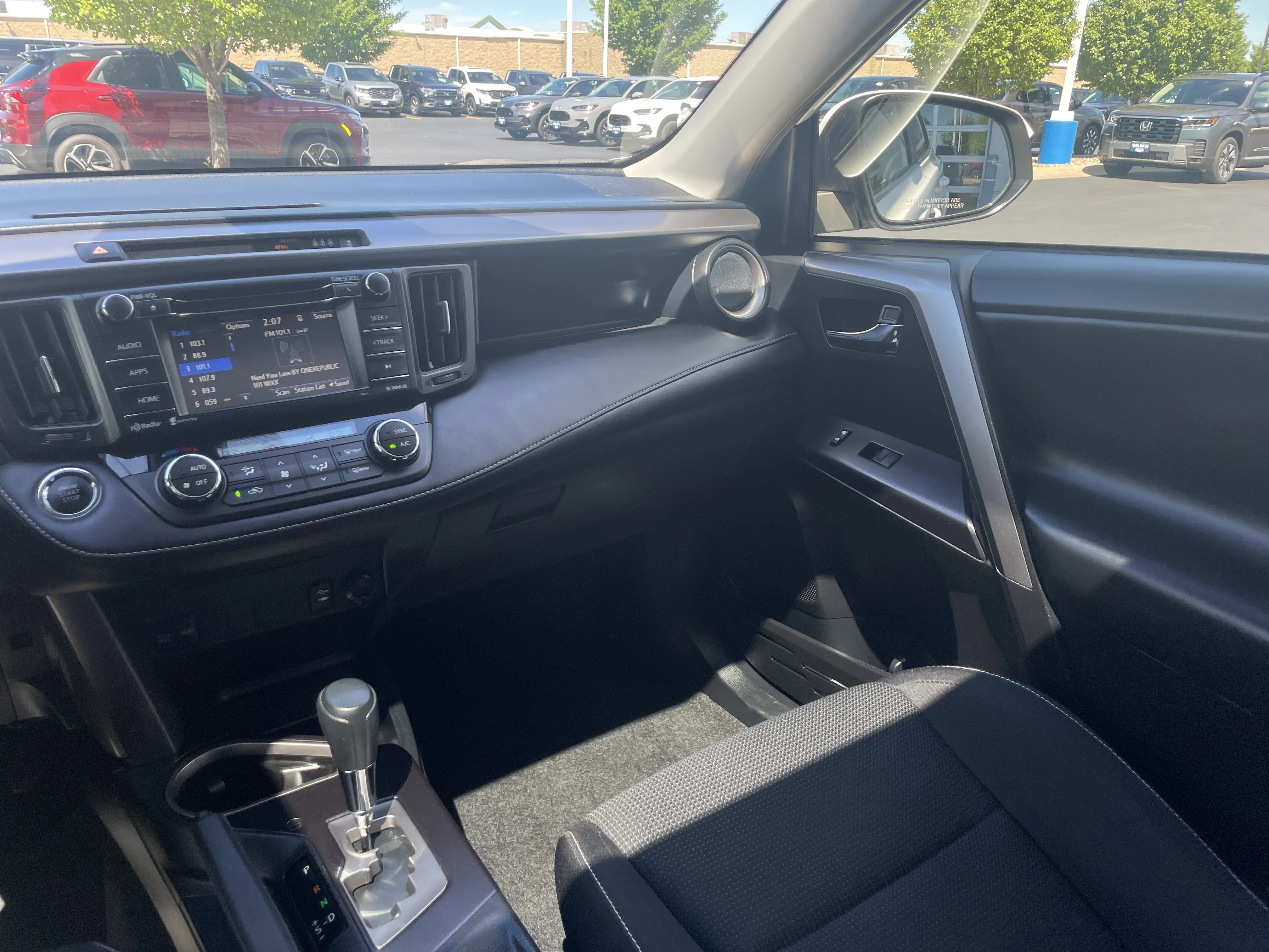 Used 2017 Super White Toyota XLE image 21