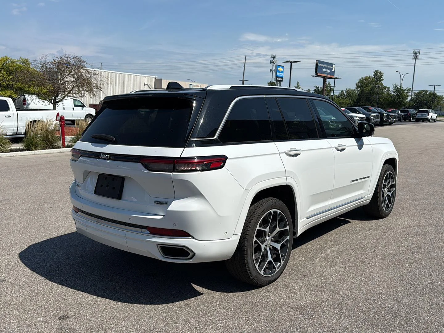 Used 2024 Bright White Jeep Summit Reserve image 3
