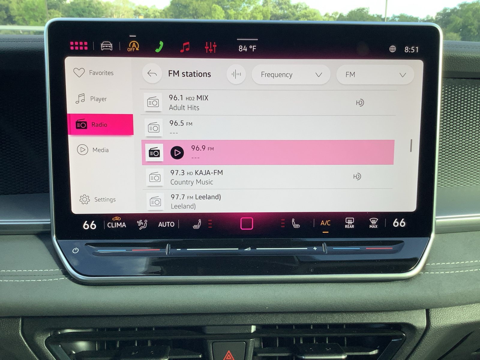 New 2026 PLATINUM GRAY Volkswagen SE image 17