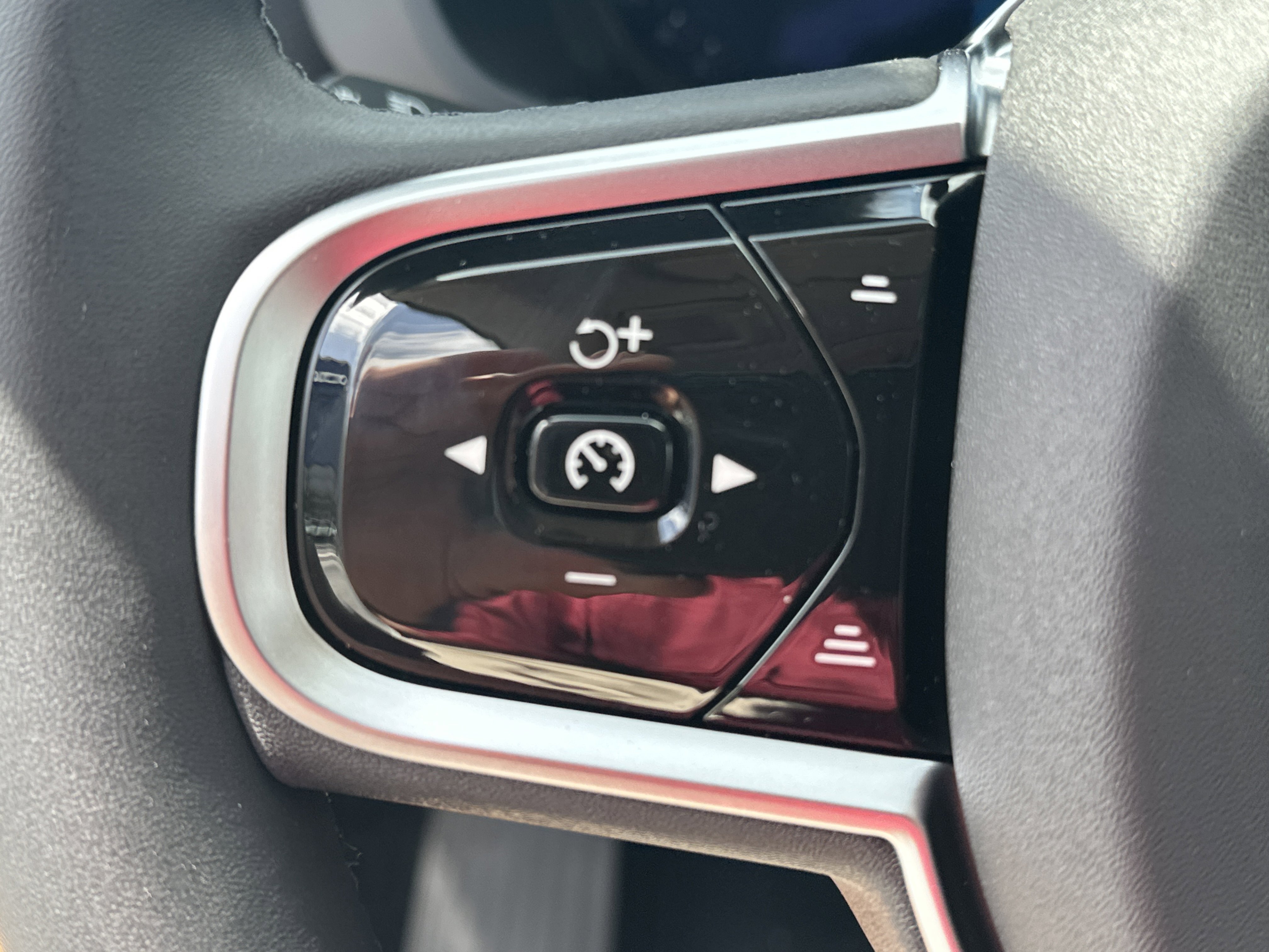 New 2026 Crystal White Volvo Core image 24