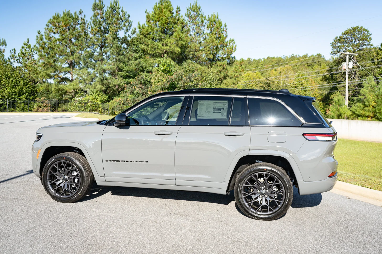 New 2027 Sting-Gray Clear-Coat Paint Jeep Summit image 14