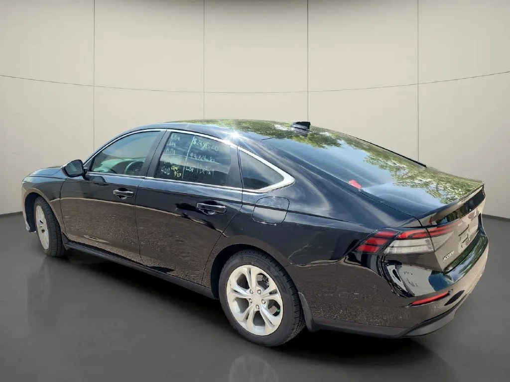Used 2023 Black Honda LX image 5