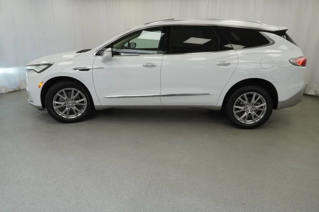 Used 2023 Summit White Buick Essence image 6