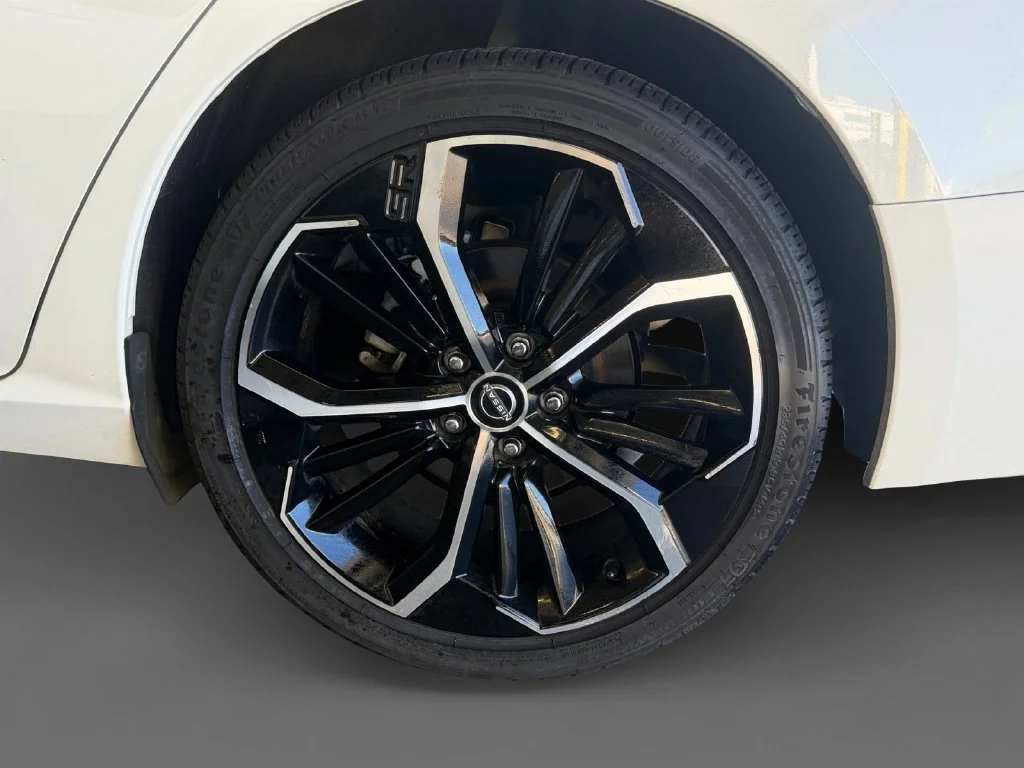 Used 2025 White Nissan 2.5 SR image 17