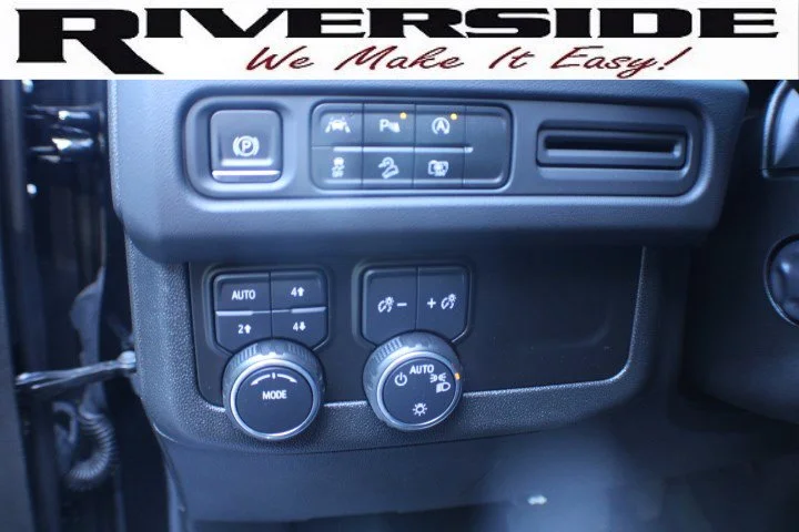 Used 2023 Black Chevrolet Z71 image 8