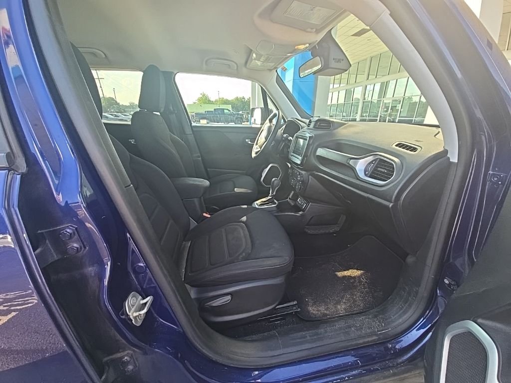Used 2018 Blue Jeep Latitude image 7