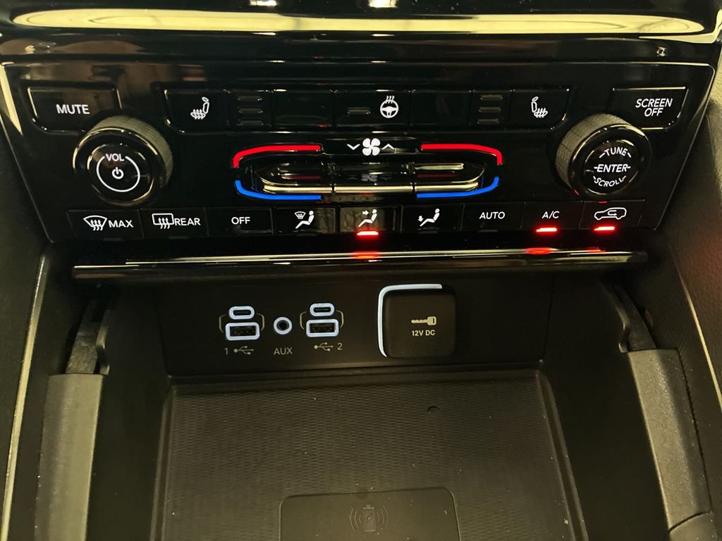 Used 2023 Silver Jeep Altitude X image 19