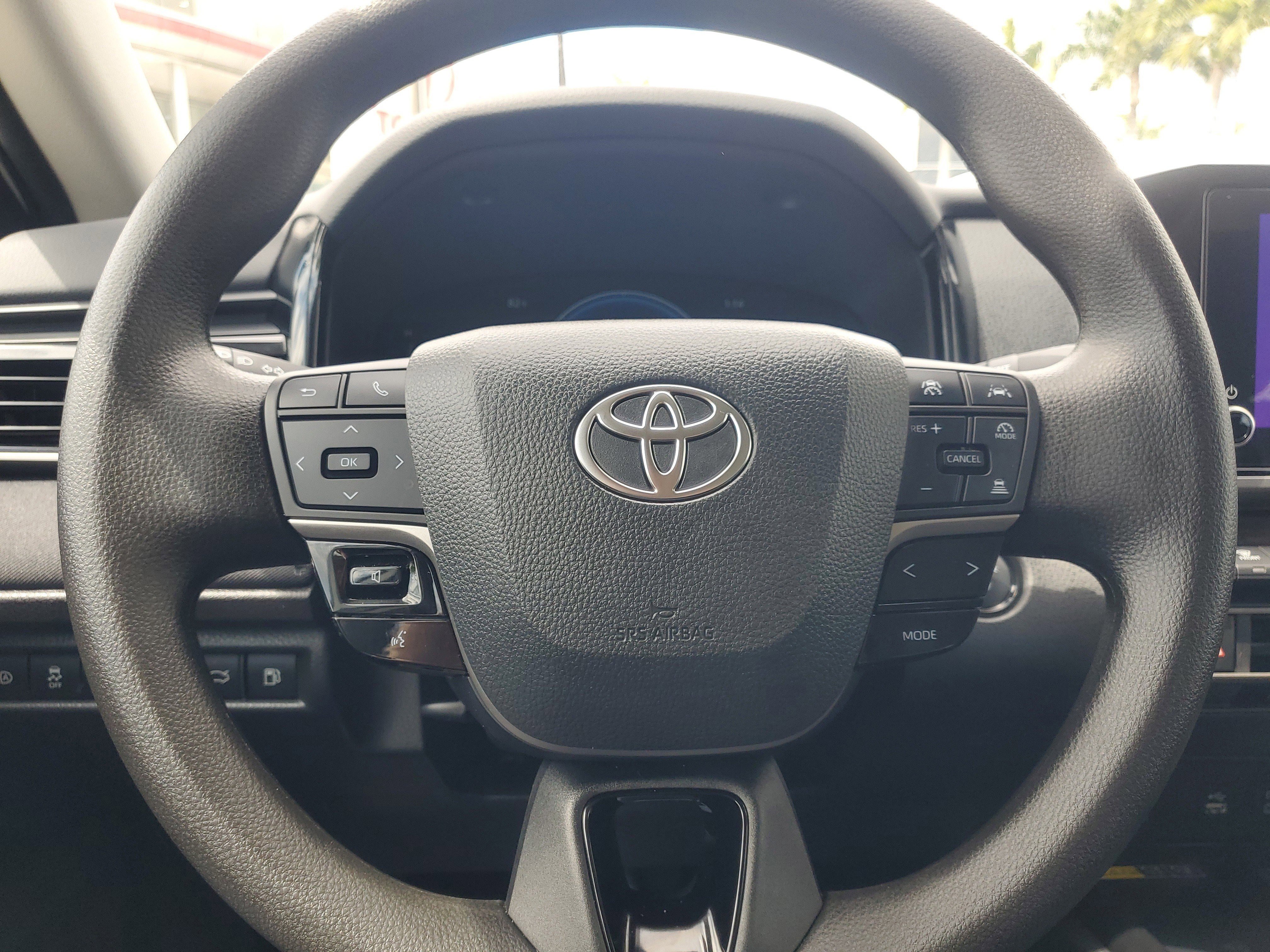 Used 2025 Ice Toyota LE image 20