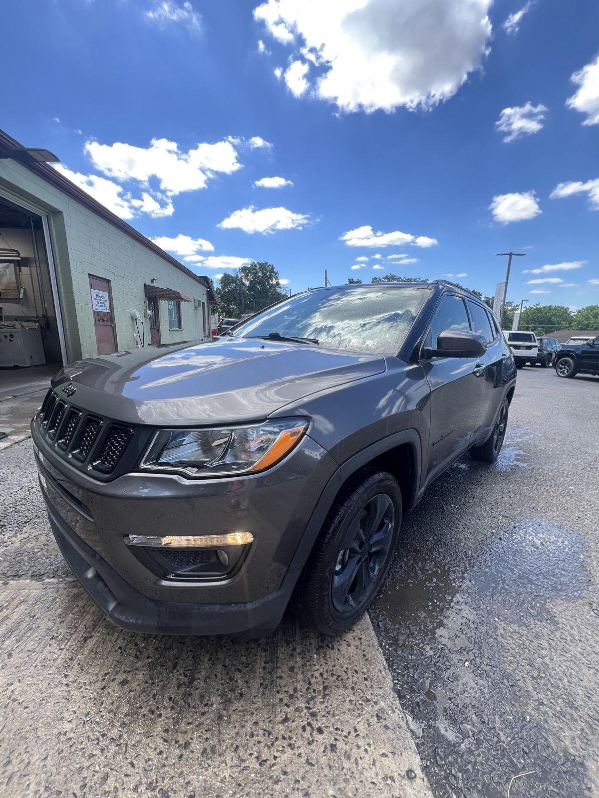 Used 2021 GRANITE CRYSTAL JEEP ALTITUDE image 7