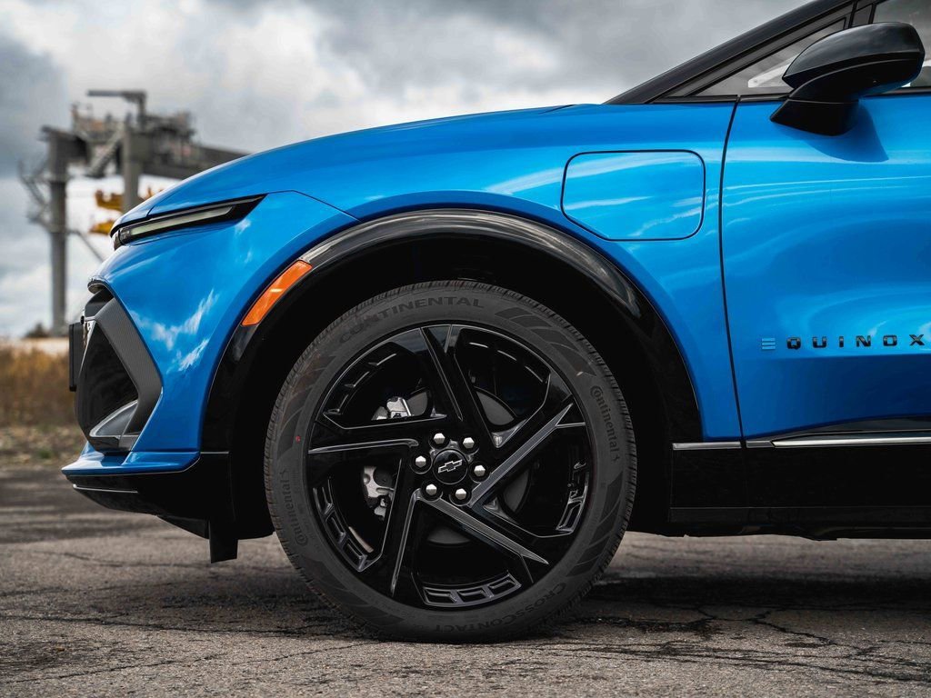 2025 Chevrolet Equinox EV RS - Photo 11