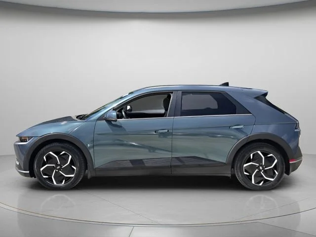 Used 2023 Green Hyundai SEL image 3