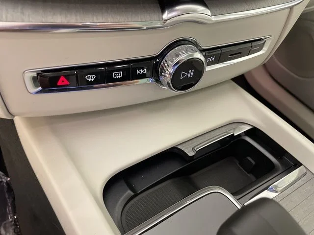 2025 Volvo XC60 Plus - Photo 35