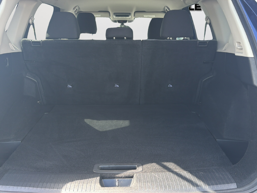 Used 2021 Blue Nissan SV image 16