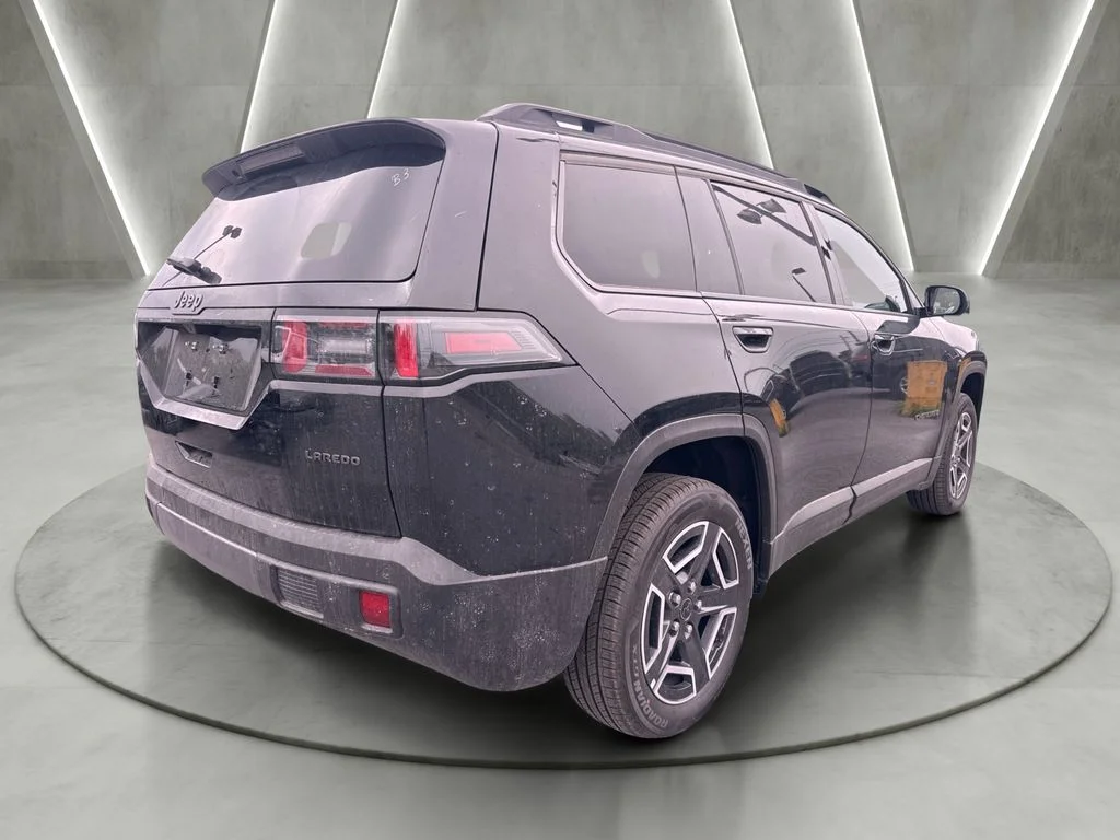New 2026 Diamond Black Crystal Pearlcoat Jeep Laredo image 7