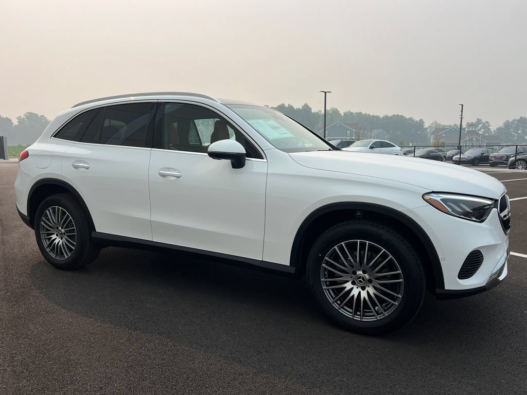 New 2026 Polar White Mercedes-Benz GLC 300 image 38