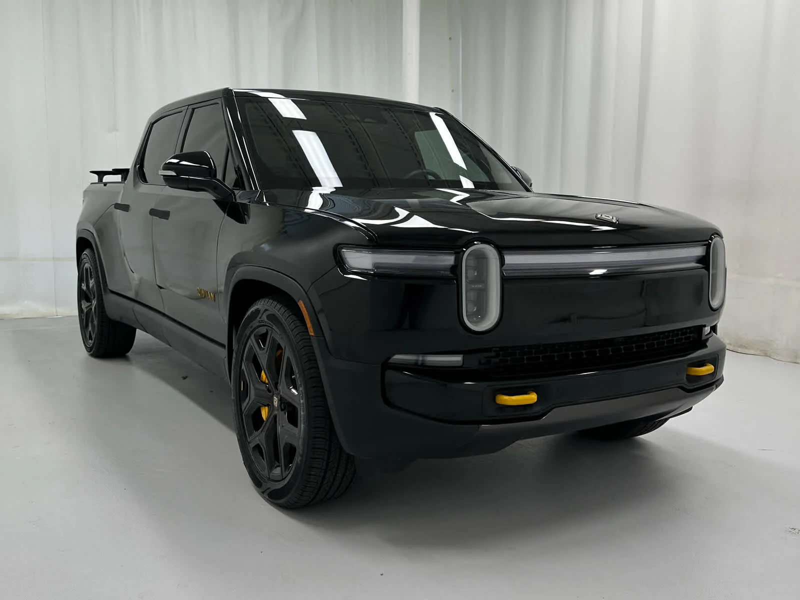 2025 Rivian R1T Ascend Tri Max's photo