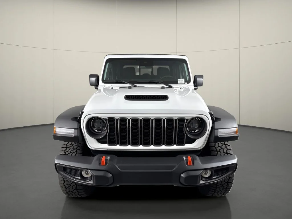 Used 2025 White Jeep Mojave 4x4 image 3