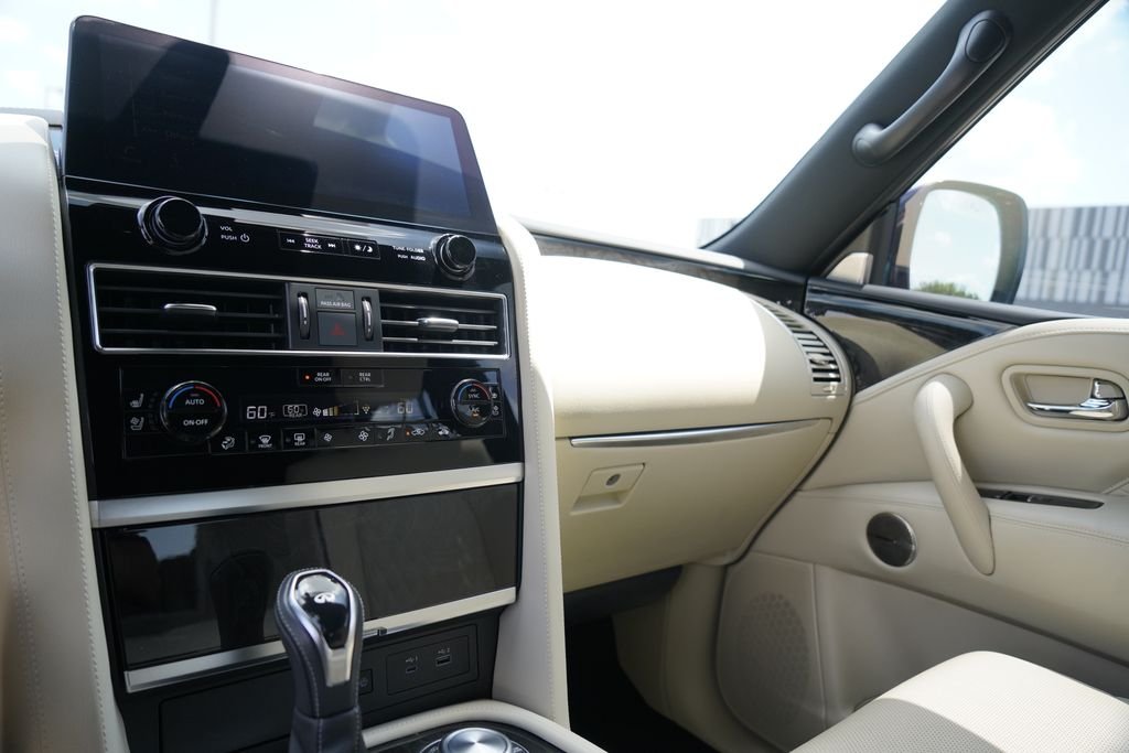 Used 2024 Black INFINITI Sensory image 16