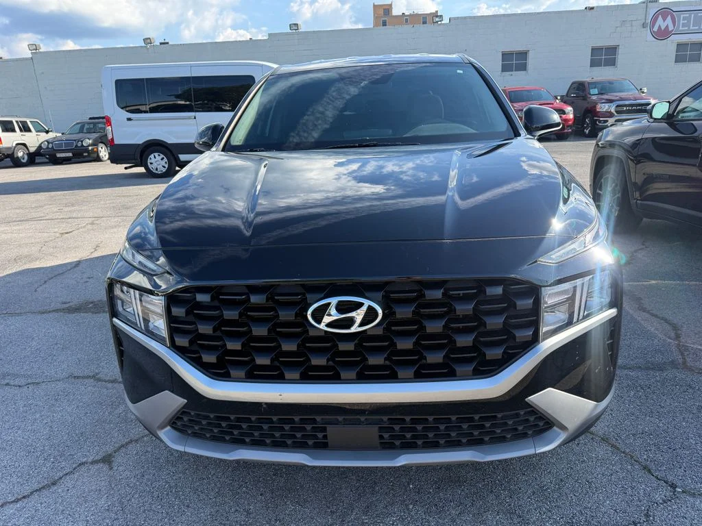 Used 2023 Black Hyundai SE image 8