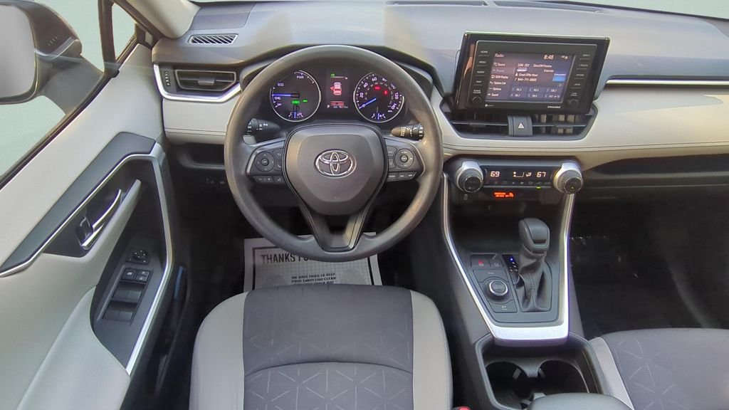 Used 2020  Toyota XLE image 12