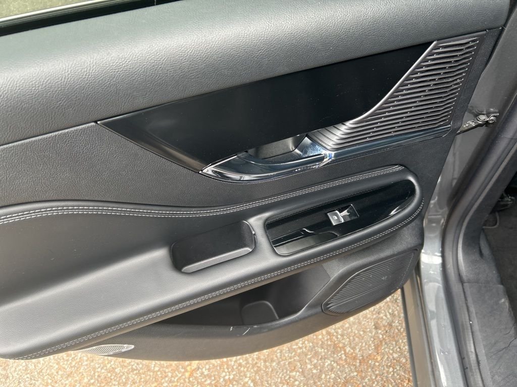 Used 2022 Gray Lincoln Standard image 26