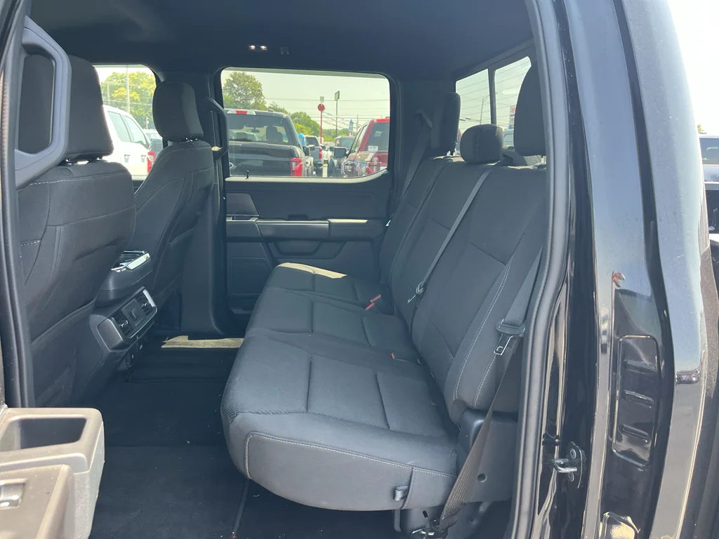 Used 2024 Agate Black Metallic Ford XLT image 18
