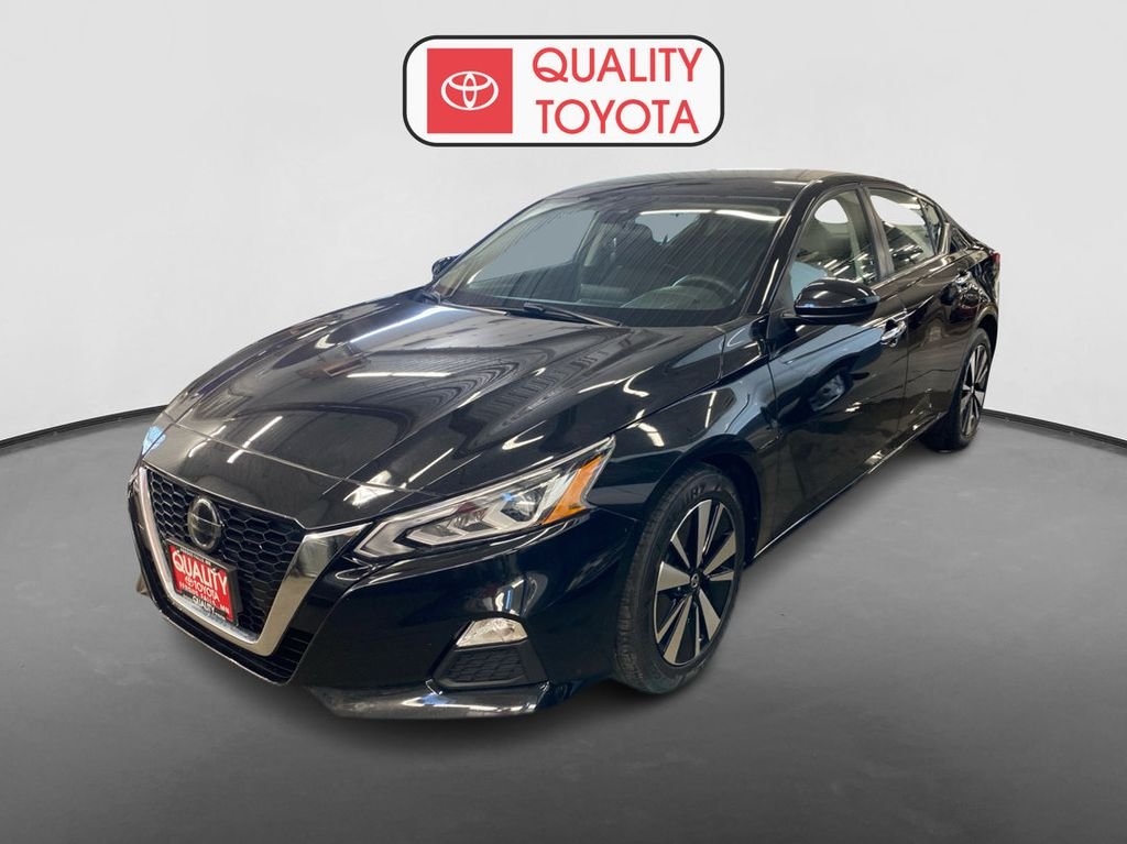 Used 2022 Black Nissan 2.5 SV image 1