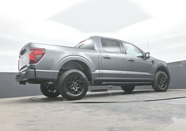 New 2026 Carbonized Gray Metallic Ford XLT image 22
