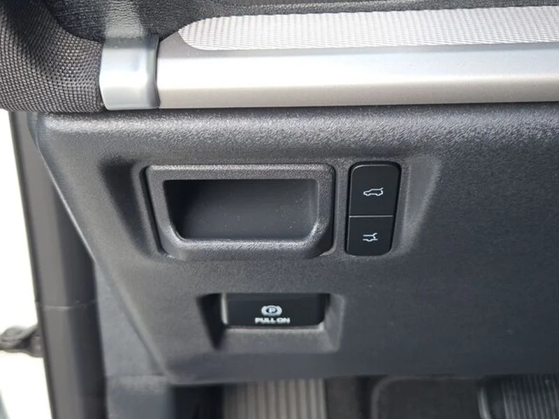 Certified Used 2025 Oxford White Ford Active image 28