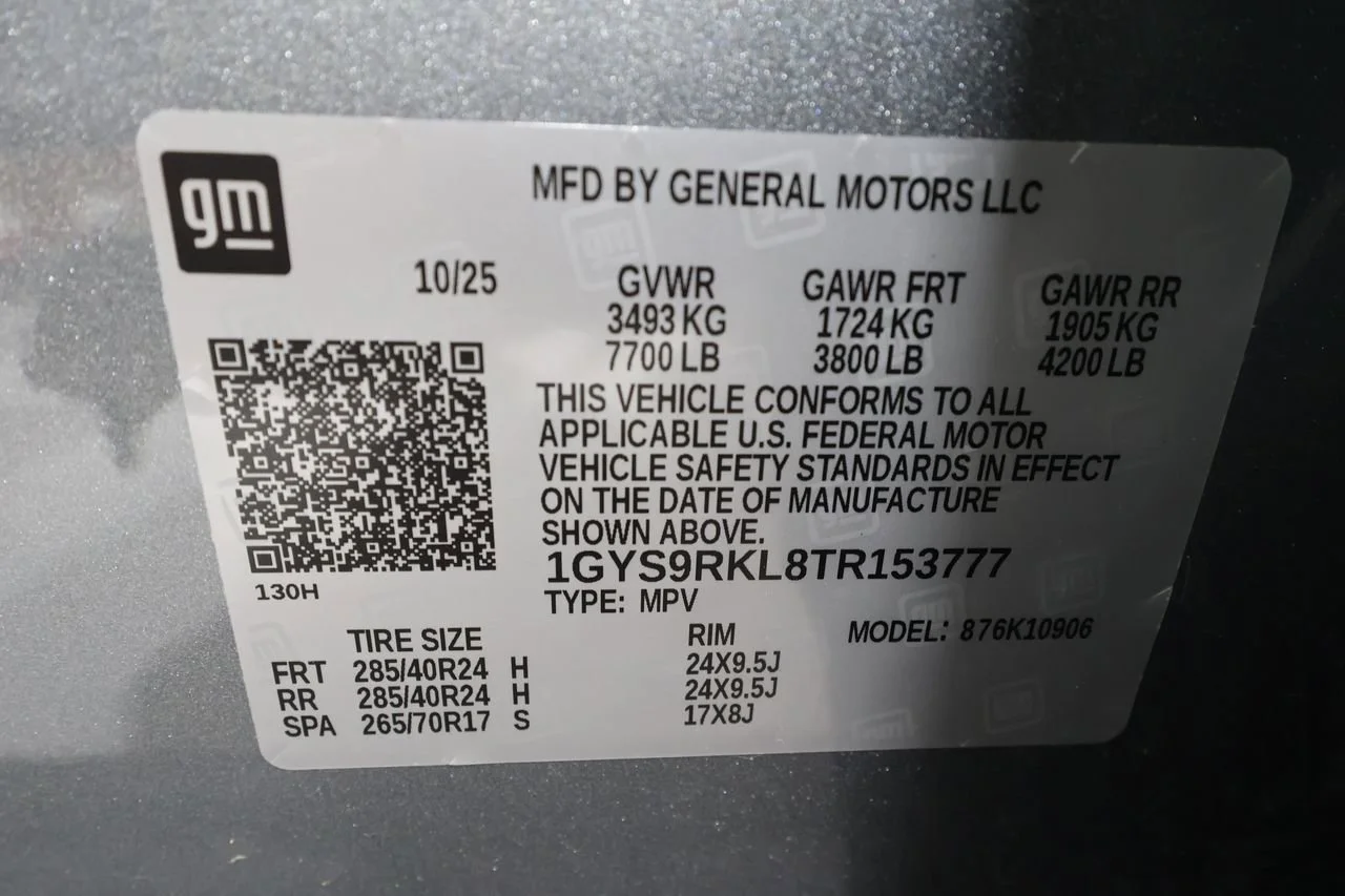 Used 2026 Argent Silver Metallic Cadillac Platinum Sport image 38