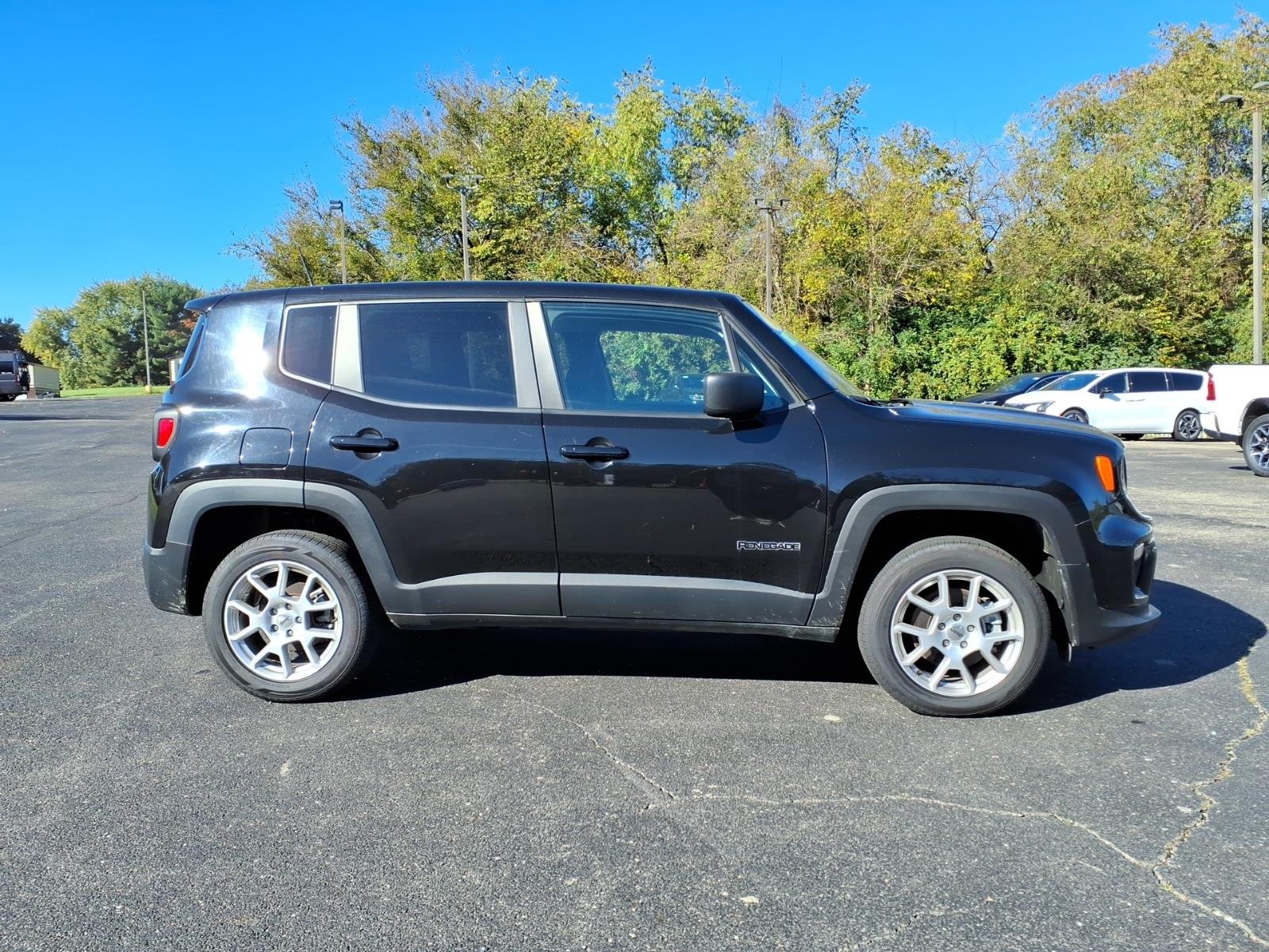 Certified Used 2023  Jeep Latitude image 8