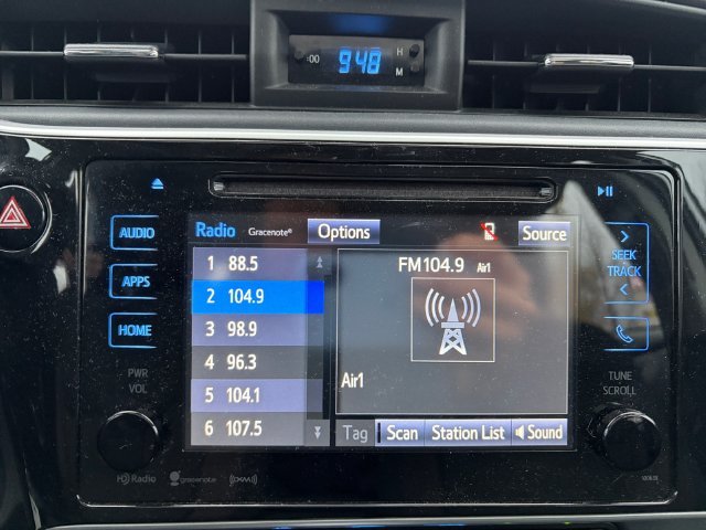Used 2018 Silver Toyota LE image 20