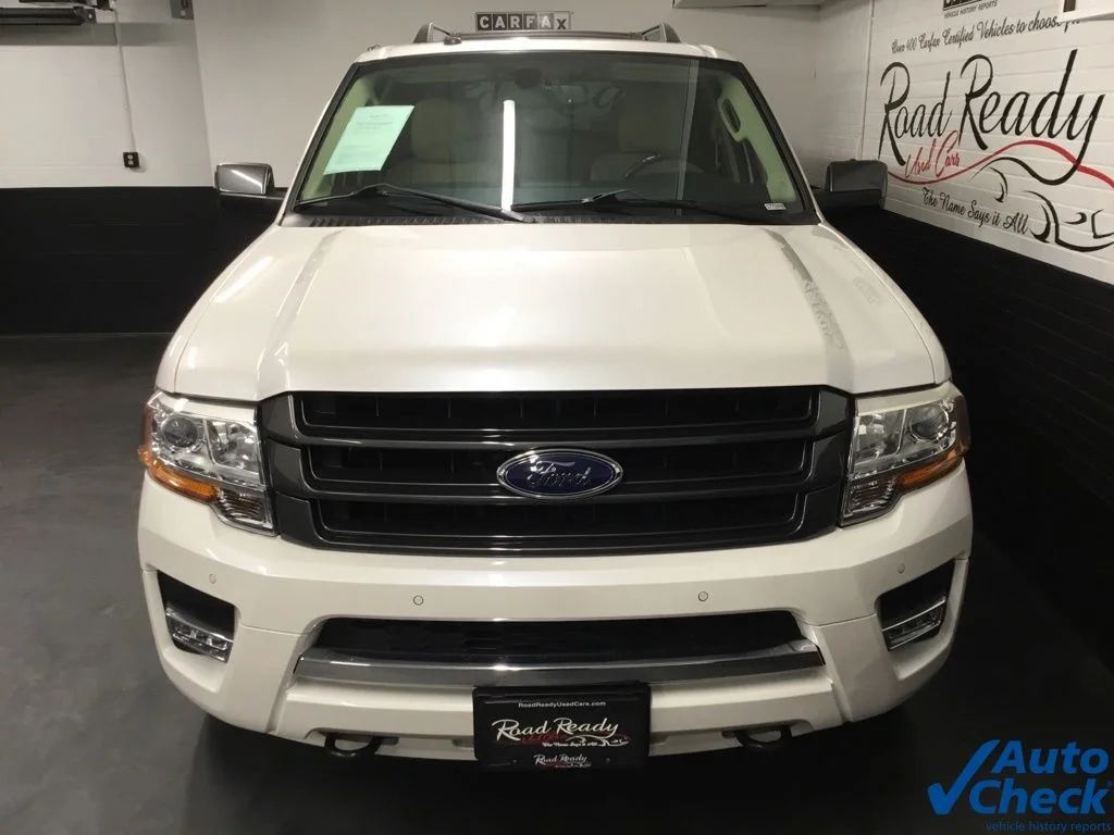 Used 2017 White Ford Limited image 4