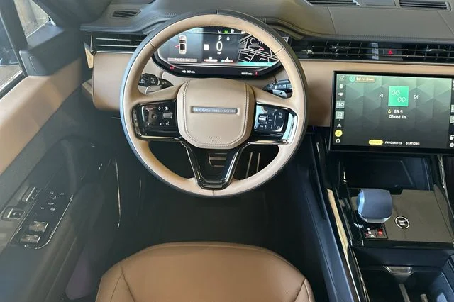 New 2026 Charente Grey Land Rover Dynamic SE image 13