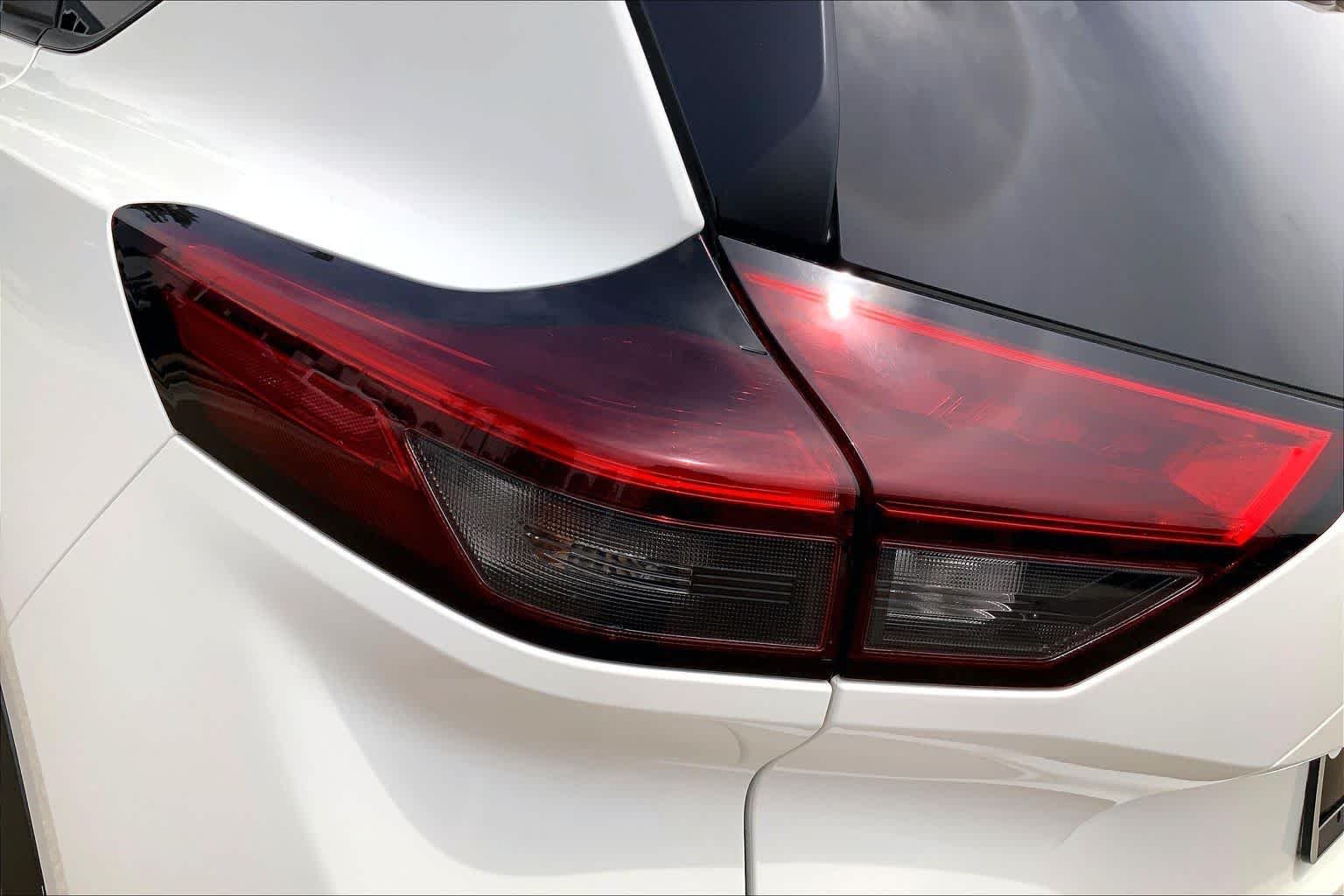 Used 2024 Glacier White Nissan S image 29