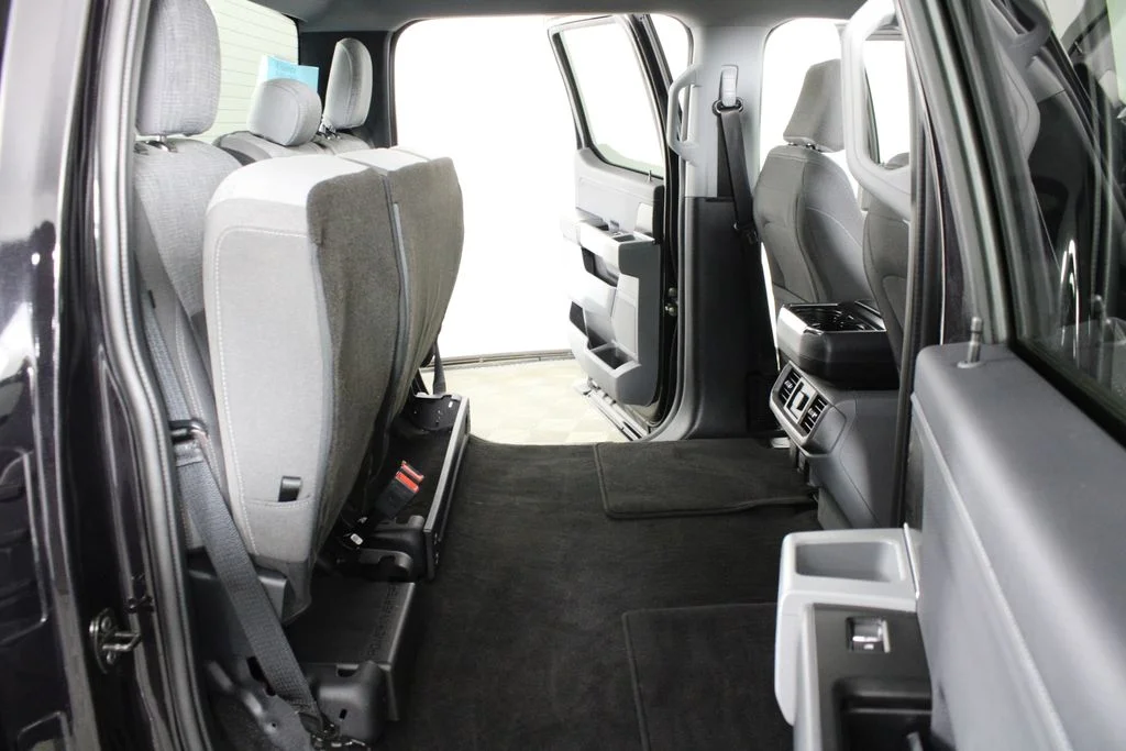 Used 2022 Black Metallic Ford XLT image 13
