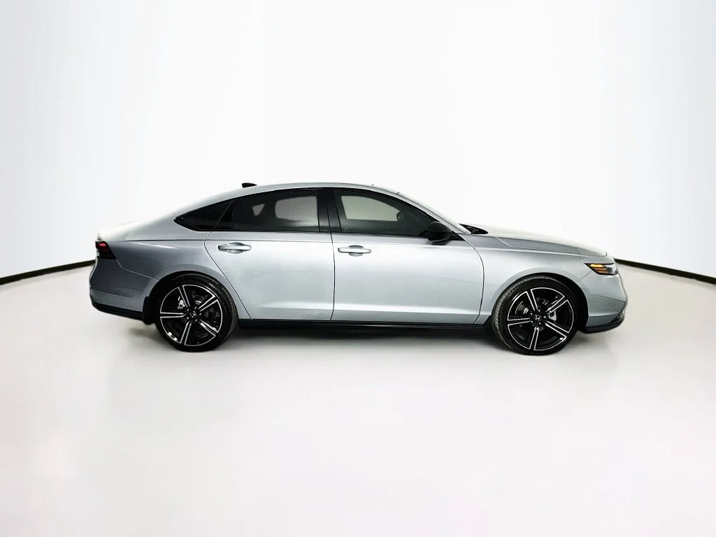 New 2026 Solar Silver Metallic Honda SE image 8